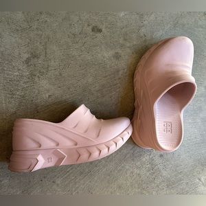 Givenchy marshmallow platform slides shoe  size 39 9